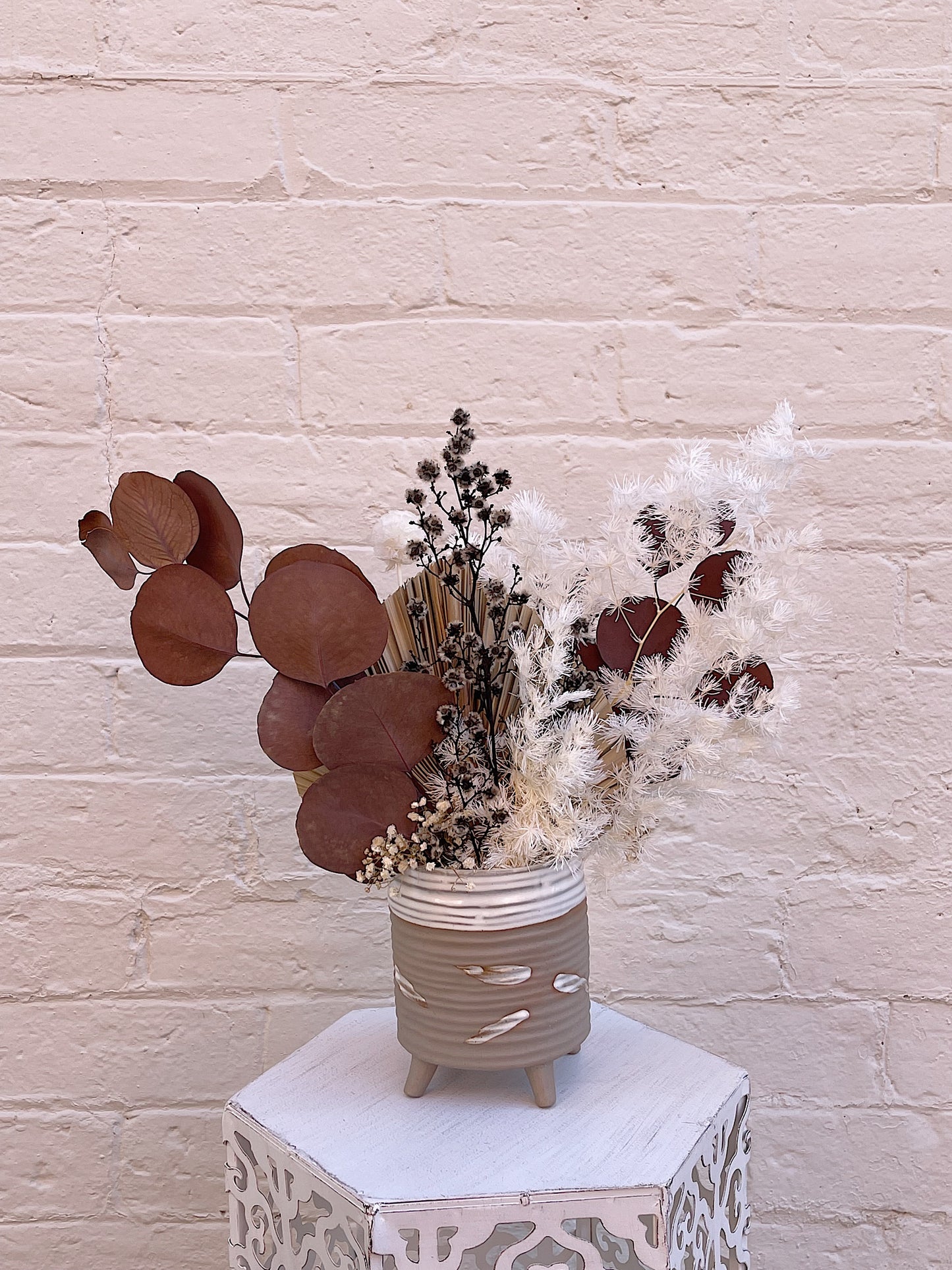 Dried arrangement "White Regency"