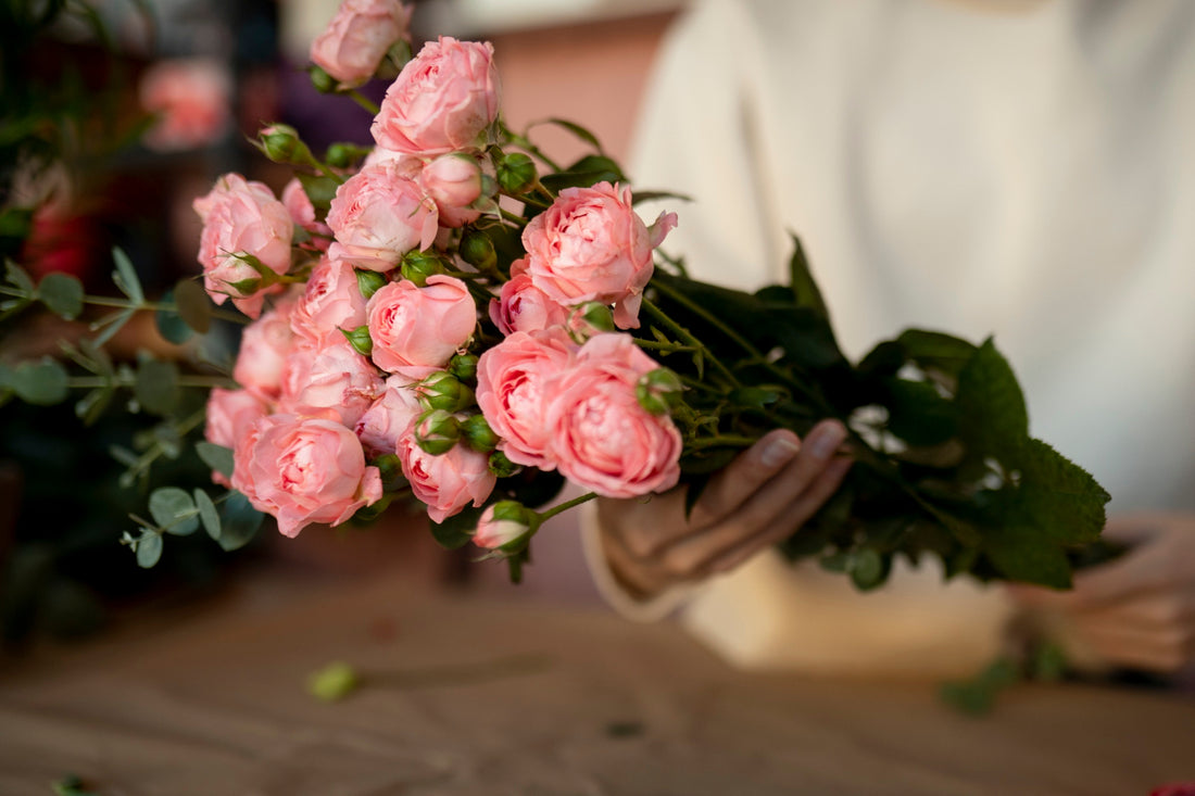 How Do You Ensure Wedding Flowers Complement the Wedding Dress?